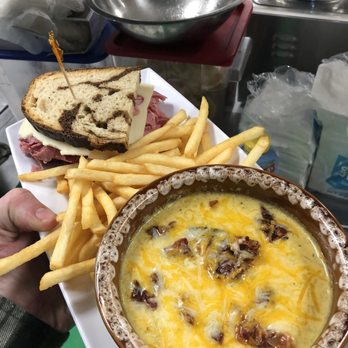 Thomas Murphy's Pub - Lunch specials - Pubs Near Me - Gloucester City, New Jersey