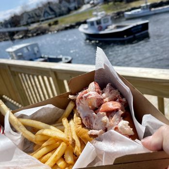 Footbridge Lobster - Lobster Roll with a view! - Seafood Near Me - Ogunquit, Maine Footbridge Lobster - Lobster Roll with a view! - Seafood Near Me - Ogunquit, Maine