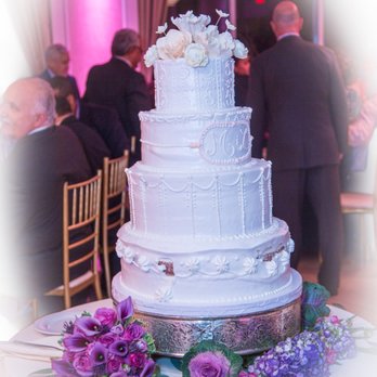 Graceland Florist - My sister's bouquet on the cake table - Florists Near Me - Mt Vernon, New York