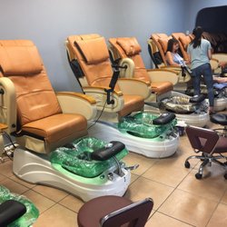 Hollywood Nails and Spa
