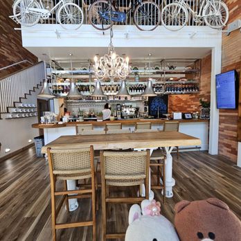 Bluetree Cafe - Kaka'ako - Cool decor - Coffee & Tea Near Me - Honolulu, Hawaii