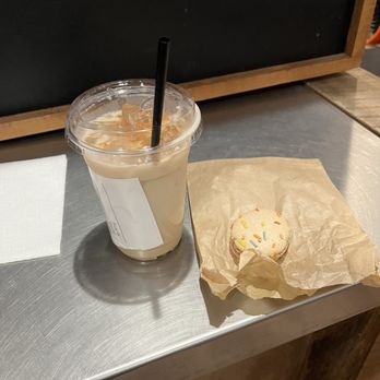 The Sweet Shoppe - Cinnamon Dolce Chai and birthday cake macaroon - Desserts Near Me - Blue Ridge, Georgia