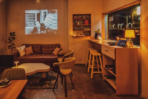 kid sister A WINE BAR by null