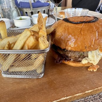 El Cielo - Burger and fries - Wineries Near Me - El Porvenir, BCN