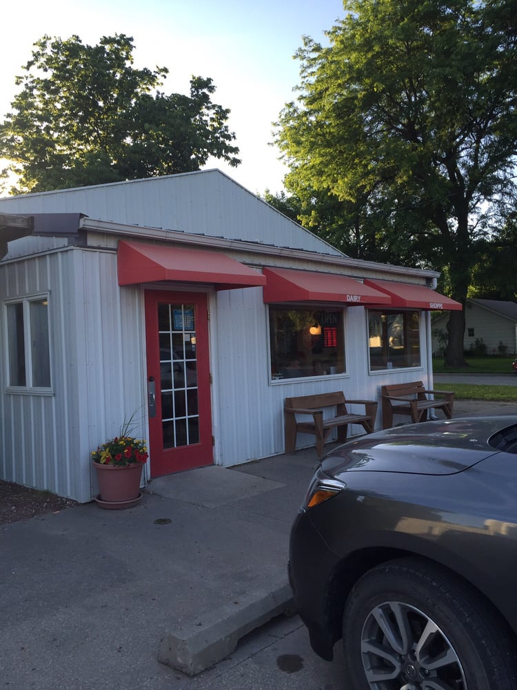 DAIRY SHOPPE Updated August 2024 617 1st St, Redfield, Iowa Ice