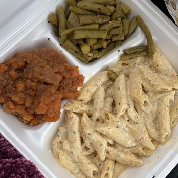 DC Eats - Yams(amazing), green beans(SO GOOD) and chicken pasta(Alfredo) but I asked for little chicken. Mostly vegetarian plate!! - Soul Food Near Me - Baton Rouge, Louisiana