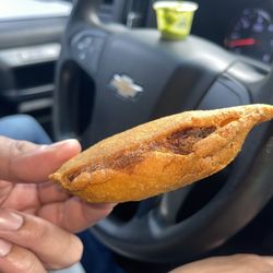 Colombia La Bella - La empanadas estaban quemadas las 3 estaban así. Muy mal gusto