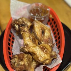 Thai Canteen - Chicken wings, not bad, the tamarind sauce is the best part
