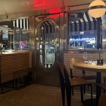 Empire Diner - Interior - Diners Near Me - New York, New York Empire Diner - Interior - Diners Near Me - New York, New York