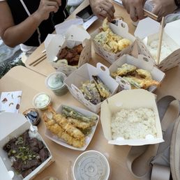 Variety of tempura bowls to-go