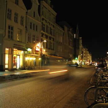 Kürbis - Mühlenstraße bei Nacht - German Near Me - Lübeck, SH Kürbis - Mühlenstraße bei Nacht - German Near Me - Lübeck, SH