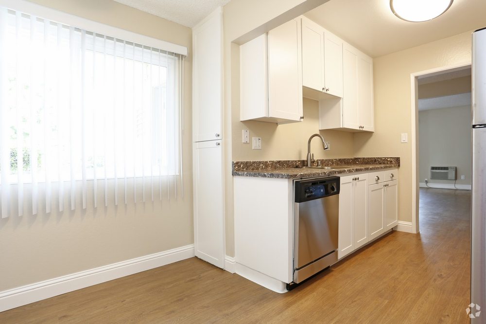 ROBERTS LANE Updated September 2024 11 Photos & 24 Reviews 41240