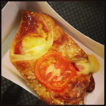 Pret A Manger - Mozzarella & Tomato Croissant! - Coffee & Tea Near Me - London, XGL Pret A Manger - Mozzarella & Tomato Croissant! - Coffee & Tea Near Me - London, XGL