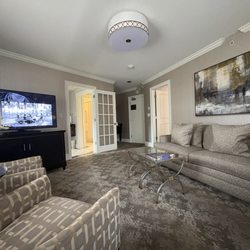 The Raphael Hotel - Living room