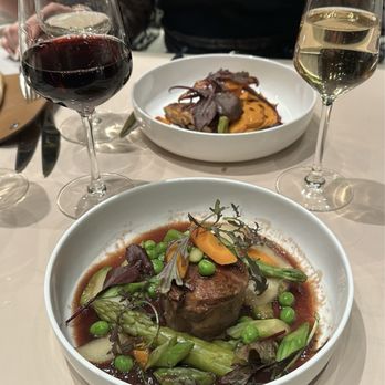 Madame Brasserie Eiffel Tower - Tender beef with vegetables - French Near Me - Paris