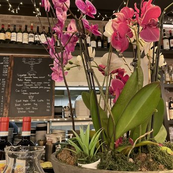 Queens Breakfast Cocktails - Love the decore - Cocktail Bars Near Me - Calgary, Alberta