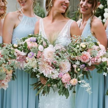 Beet & Blossom - Summer bride and her bridesmaids at Candlelight Farms Inn - Event Photography Near Me Beet & Blossom - Summer bride and her bridesmaids at Candlelight Farms Inn - Event Photography Near Me