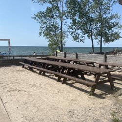 Vicki's Sunset Grill - Outdoor seating