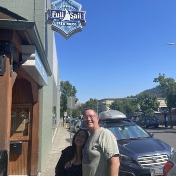 Full Sail Brew Pub - Going in - Pubs Near Me - Hood River, Oregon Full Sail Brew Pub - Going in - Pubs Near Me - Hood River, Oregon
