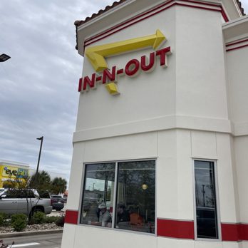 In-N-Out Burger - Burgers Near Me - Windcrest, Texas