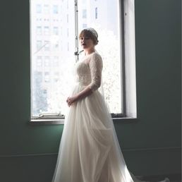 Bridal dress and headband