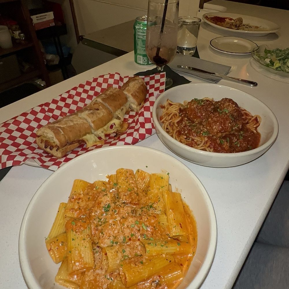 Cocozza - Spicy rigatoni, spaghetti & meatballs, & garlic bread - Italian Near Me - Memphis, Tennessee
