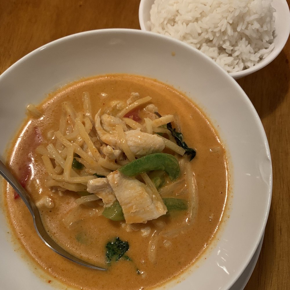Red chicken curry