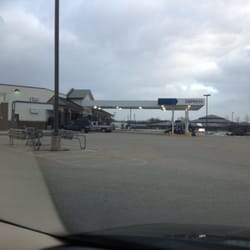 Fort McCoy PX - Service station as shopette