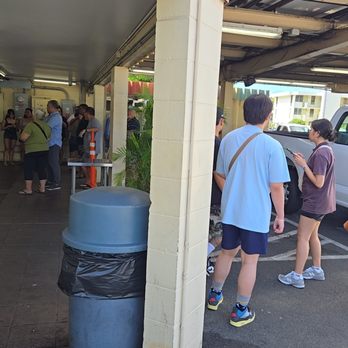 Rainbow Drive-In - It's pretty crowded at 10:00 in the AM - Hawaiian Near Me - Honolulu, Hawaii Rainbow Drive-In - It's pretty crowded at 10:00 in the AM - Hawaiian Near Me - Honolulu, Hawaii
