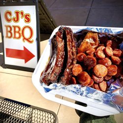 CJ's Barbecue - Large beef ribs and lots o' links! Tri-tip smothered here too!