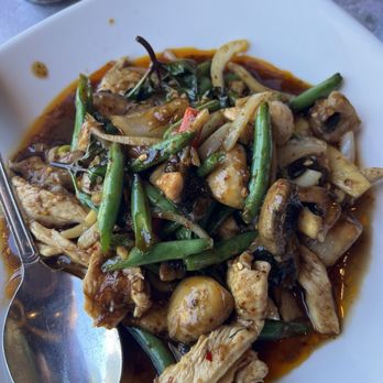 Chantanee Thai - Phad Phed Gang Deang 5 star with chicken - Thai Near Me - Bothell, Washington Chantanee Thai - Phad Phed Gang Deang 5 star with chicken - Thai Near Me - Bothell, Washington