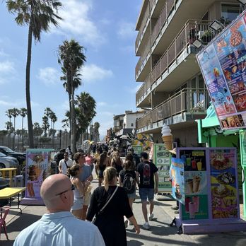 Venice Statepark - Beachfront boardwalk - Beaches Near Me - Venice, California