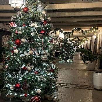 Rancho Bernardo Inn - Beautiful Christmas trees in outside hallway - Resorts Near Me - San Diego, California Rancho Bernardo Inn - Beautiful Christmas trees in outside hallway - Resorts Near Me - San Diego, California