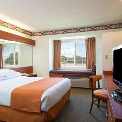 Microtel Inn & Suites by Wyndham Pueblo - 1 Queen Bed Room