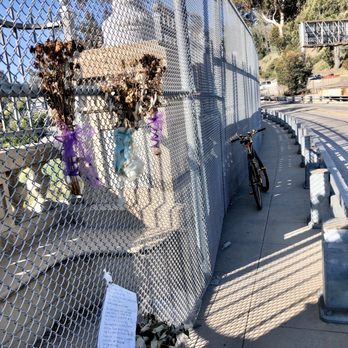 Colorado Street Bridge - Please don't jump - Landmarks & Historical Buildings Near Me - Pasadena, California Colorado Street Bridge - Please don't jump - Landmarks & Historical Buildings Near Me - Pasadena, California