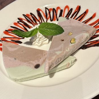 Il Fornaio - Spumoni gelato with pistachios & chocolate chips - Italian Near Me - Mountain View, California Il Fornaio - Spumoni gelato with pistachios & chocolate chips - Italian Near Me - Mountain View, California