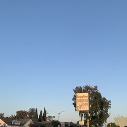 a sign for a restaurant a sign for a restaurant