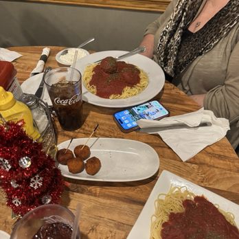 Ben's Restaurant & Bar - Spaghetti with meatballs - American Near Me - Berlin Center, Ohio