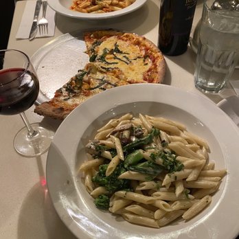 Il Radicchio - Margherita pizza, custom pasta (penne alfredo with mushrooms and Broccolini), penne pomodoro - Italian Near Me - Arlington, Virginia Il Radicchio - Margherita pizza, custom pasta (penne alfredo with mushrooms and Broccolini), penne pomodoro - Italian Near Me - Arlington, Virginia