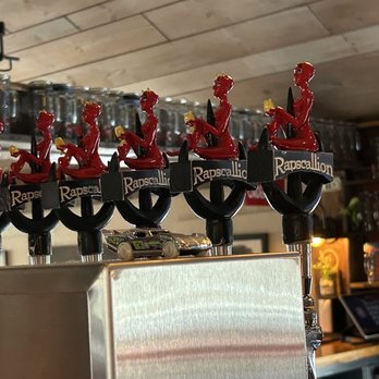 Rapscallion Pub - Lots of taps! - Brewpubs Near Me - Sturbridge, Massachusetts