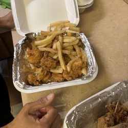 Twan Jones Fine Dining - Tiny JUMBO shrimp basket. We paid $19 for this?? Where is the batter/breading like on the pic? Who puts cornmeal on shrimp?