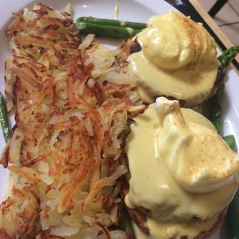 Curbside Cafe - Crab Benedict - Breakfast & Brunch Near Me - Vista, California