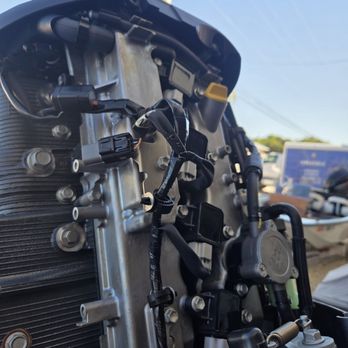 Big Pine Key Marine - Engine without cowling - Boat Repair Near Me - Big Pine Key, Florida