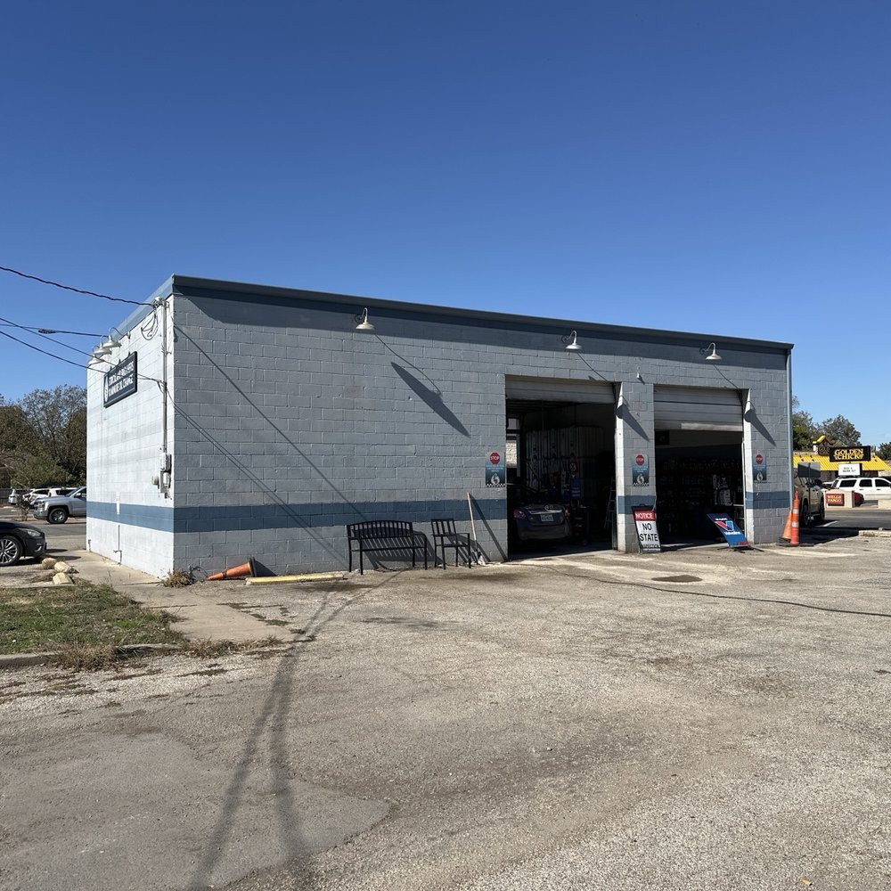 Strickland Brothers 10 Minute Oil Change - Main entrance - Oil Change Stations Near Me - Georgetown, Texas Strickland Brothers 10 Minute Oil Change - Main entrance - Oil Change Stations Near Me - Georgetown, Texas