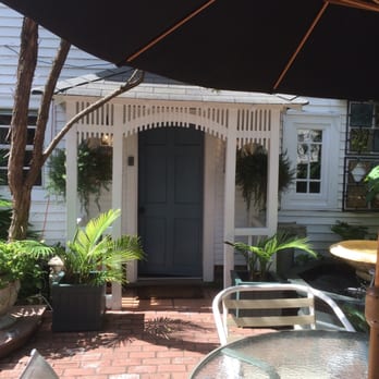 B & W Courtyards Bed & Breakfast - This is the cottage we stayed in and it's the cutest thing ever!!!!!!!!! - Bed & Breakfast Near Me - New Orleans, Louisiana