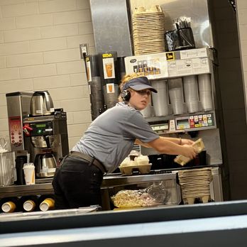 McDonald's - The manager (BITCH) that was screaming and cursing! - Fast Food Near Me - Davie, Florida