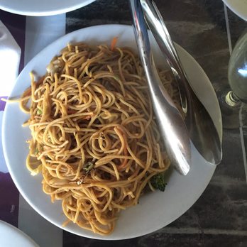Mount Everest Restaurant - Veggie Chow mein - Indian Near Me - Berkeley, California