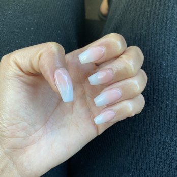 Q Nails - Ombré dipping powder/ manicure - Nail Salons Near Me - Atlanta, Georgia