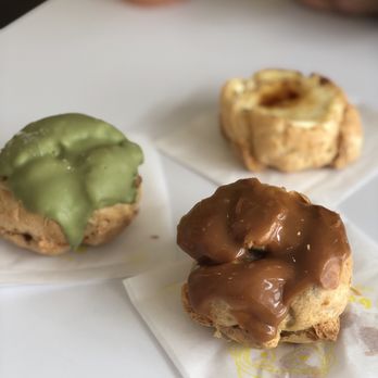 Beard Papa's - Dulce de leche, matcha, creme brûlée - Desserts Near Me - Los Angeles, California