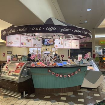 IL Gelato Cafe Kahala - The dining kiosk - Gelato Near Me - Honolulu, Hawaii